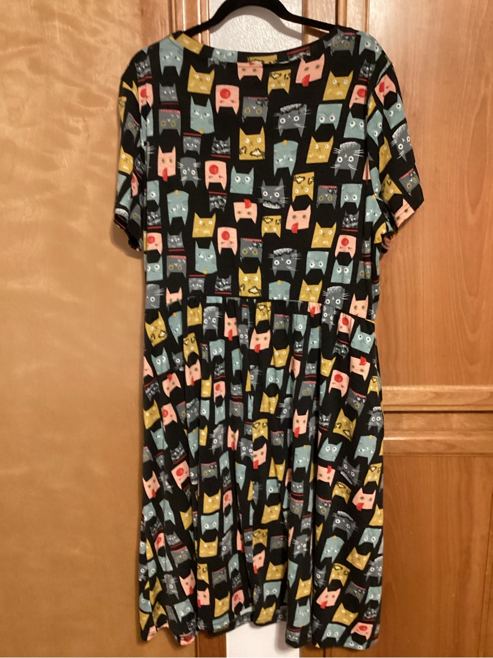 Women’s Black Midi Dress with Multicolor Cat Print, size 16 - Picture 2 of 7